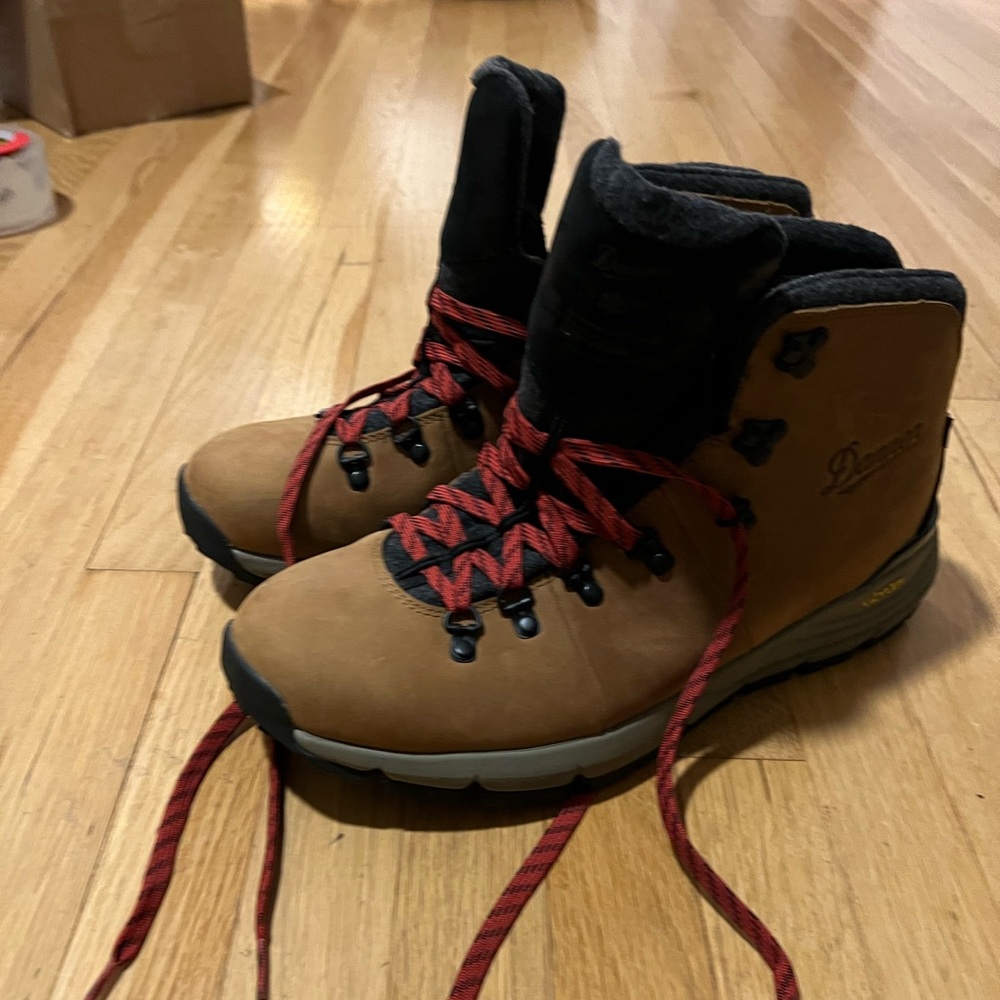 Danner Waterproof Mountain 600 boots 4.5” mens size 10.5 - NWOT
